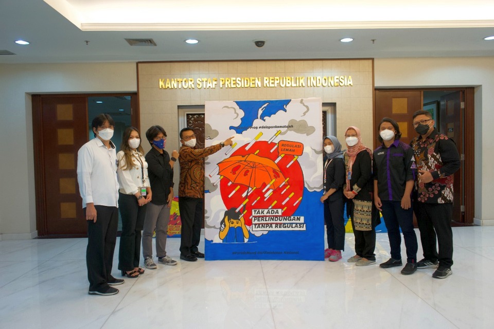 Terima Mural Bahaya Rokok, KSP Dukung Penurunan Prevalensi Rokok Anak