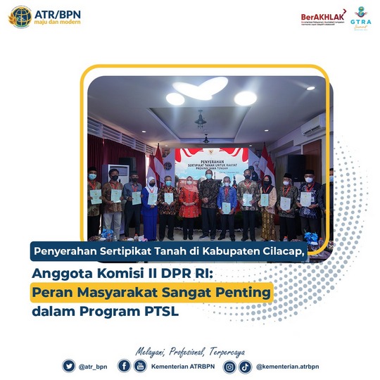 Penyerahan Sertipikat Tanah di Kabupaten Cilacap, Anggota Komisi II DPR RI: Peran Masyarakat Sangat Penting dalam Program PTSL