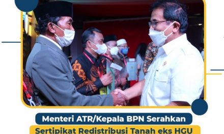 Menteri ATR/Kepala BPN Serahkan Sertipikat Redistribusi Tanah eks-HGU di Kabupaten Semarang