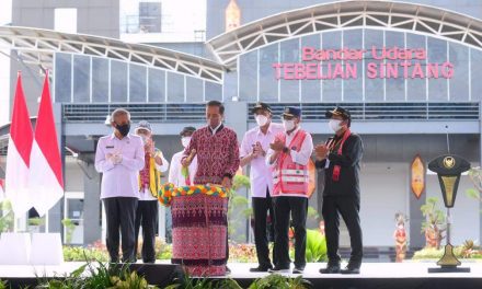 Presiden Jokowi Resmikan Bandara Tebelian di Sintang