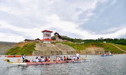 Saat Presiden Dayung Perahu Naga Bersama para Menteri