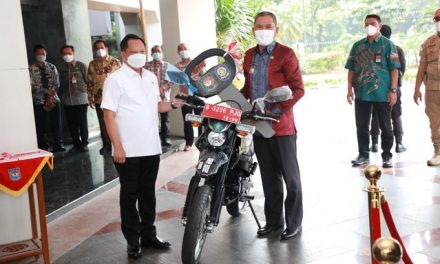 Atas Keberhasilan Capaian Target Vaksinasi dalam 10 Hari, Mendagri Beri Penghargaan Bupati Kolaka