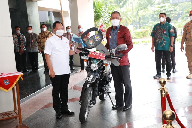 Atas Keberhasilan Capaian Target Vaksinasi dalam 10 Hari, Mendagri Beri Penghargaan Bupati Kolaka