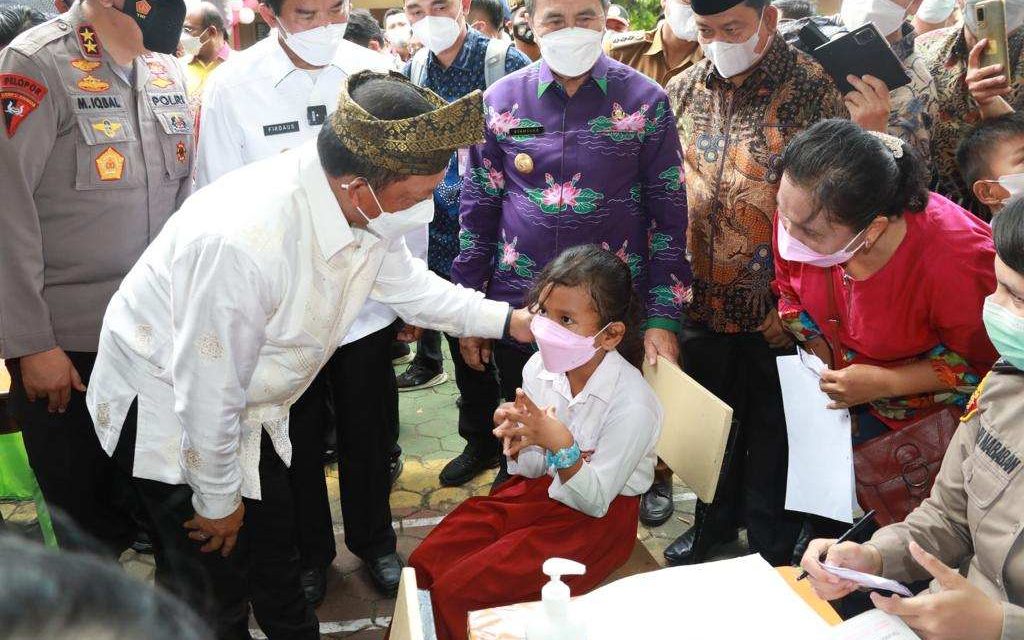 Kunker ke Riau, Mendagri Tinjau Pelaksanaan Vaksinasi Anak