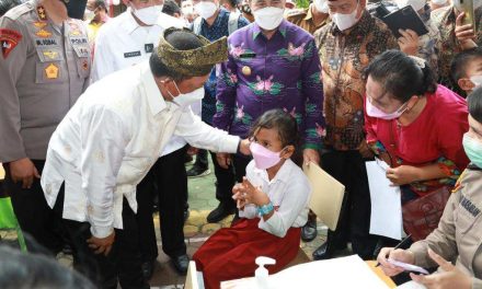 Kunker ke Riau, Mendagri Tinjau Pelaksanaan Vaksinasi Anak