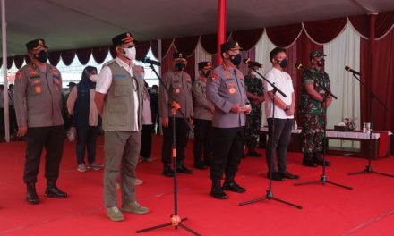 Kepala BNPB Tinjau Pelaksanaan Vaksinasi Serentak di Bekasi