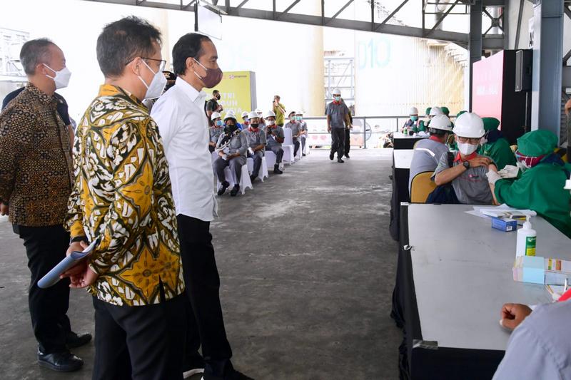 Presiden Tinjau Percepatan Vaksinasi Booster untuk Pekerja Industri