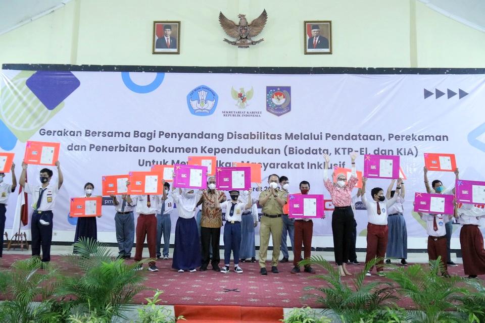 Kegembiraan Penyandang Disabilitas Setelah Memiliki KTP-el dan KIA