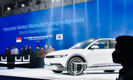 Presiden Jokowi Luncurkan Mobil Listrik Pertama yang Dirakit di Indonesia