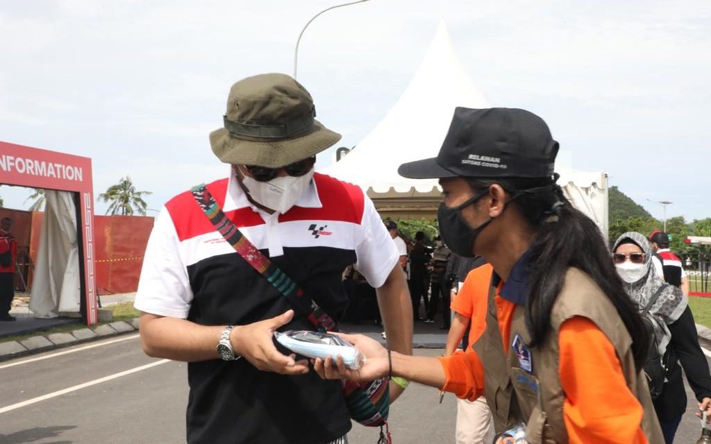 Bagikan 9.000 Paket Prokes, Penonton MotoGP Mandalika Apresiasi Dukungan BNPB