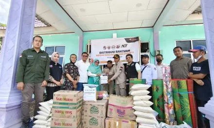 Wakil Bupati RKN Bersama GOW dan ACT Salurkan Bantuan di Nagari Galugua