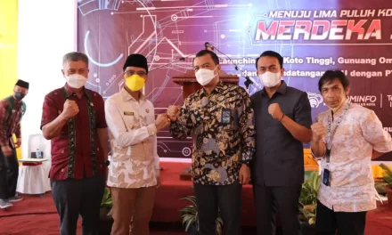 Limapuluh Kota Merdeka Sinyal, Bupati Launching Migrasi Layanan BTS 4G di Gunuang Omeh