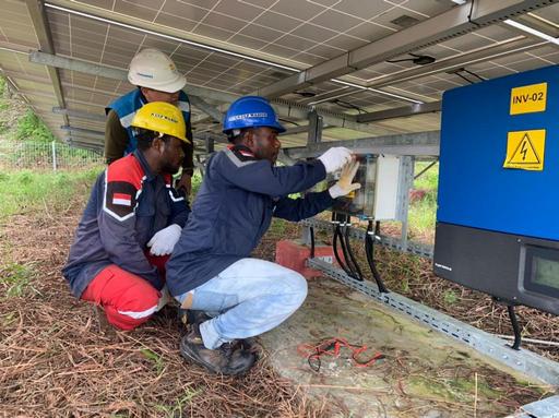 Operasikan  PLTS, PLN Listriki 5 Desa Terpencil di Teluk Wondama