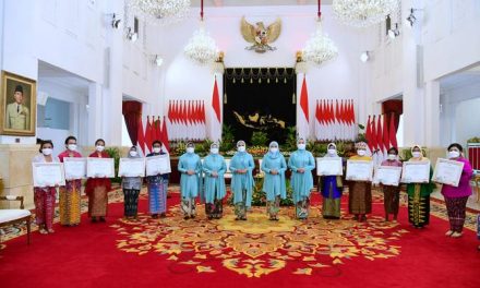 Ibu Iriana Jokowi Berikan Penghargaan bagi Perempuan Indonesia se-Tanah Air