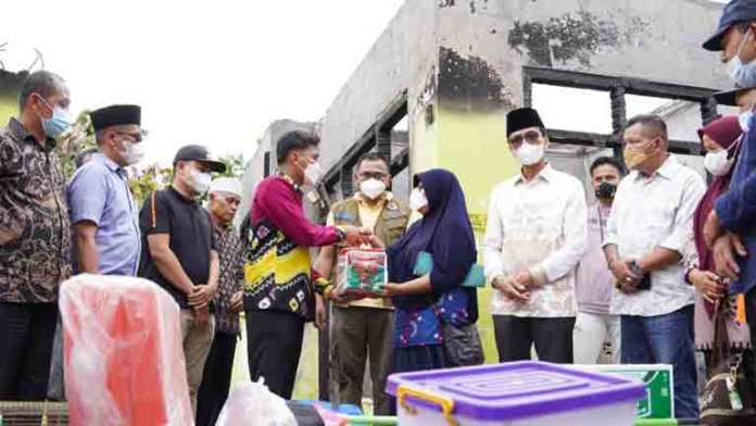 Bupati Safaruddin Kunjungi dan Hibur Warga Tertimpa Musibah Kebakaran