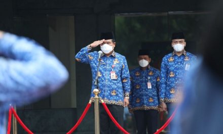 Sekjen Kemendagri Pimpin Upacara Peringatan Harkitnas ke-114 di Lingkungan Kemendagri