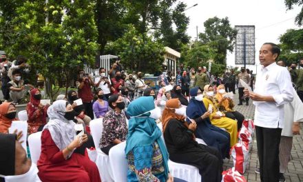 Kunjungi Pasar Muntilan, Presiden Cek Langsung Harga Minyak Goreng