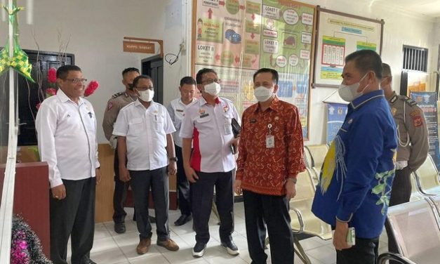 Dirjen Bina Keuda Kemendagri Tinjau Langsung Pelayanan Samsat di Mimika Papua