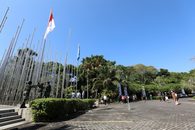 GPDRR 2022, Bendera Merah Putih dan Bendera PBB Berkibar di Bali