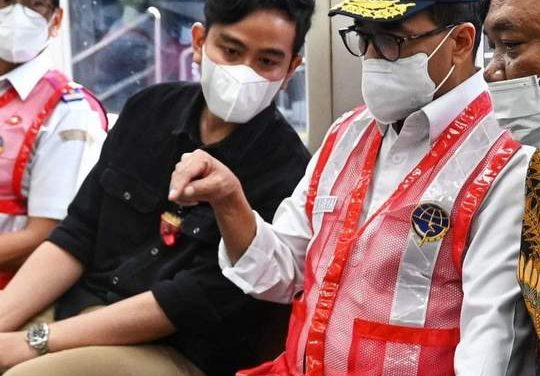Menteri Perhubungan meninjau progres pekerjaan Jalur Kereta Api Solo Balapan–Palur