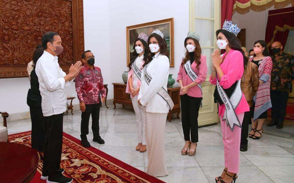 Presiden Jokowi Terima Kunjungan Puteri Indonesia 2022 dan Miss Universe 2021