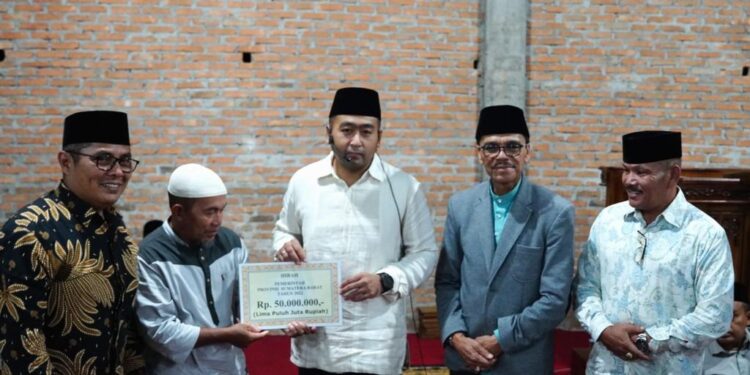 Didampingi Bupati, Wagub Sumbar Kunjungi Masjid Baabunnur Koto Tangah Simalanggang