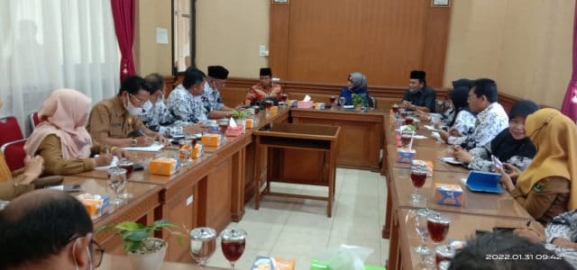 Hearing Dengan Komisi C DPRD, Banyak Masukan Positif Dari Guru Kepada Wakil Rakyat