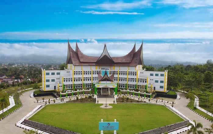 Pemkab 50 Kota Laksanakan Sholat Ied Di Halaman Kantor Bupati