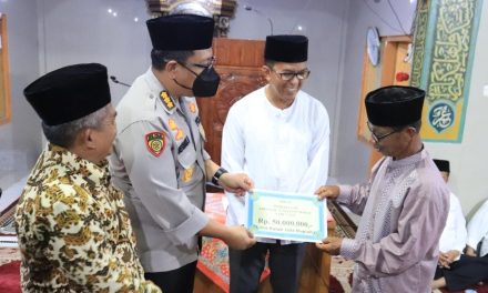 Dikunjungi Tim Ramadhan Provinsi Sumbar, Mesjid Istiqamah Kaniang Bukik Dibantu 50 Juta