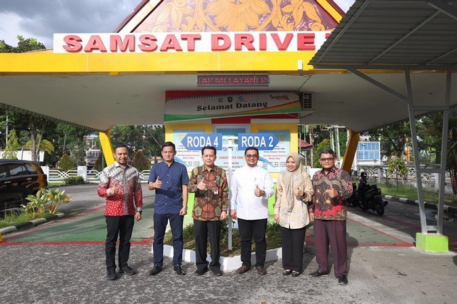 Dirjen Bina Keuda Kemendagri Tinjau Langsung Samsat Provinsi Riau di Pekanbaru
