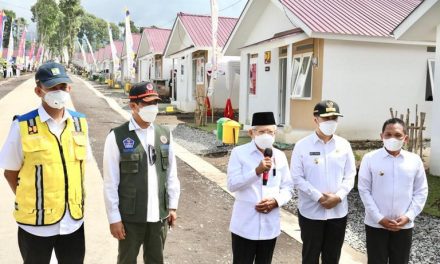 Kepala BNPB Bersama Wapres RI Tinjau Huntap dan Huntara Sumbermujur
