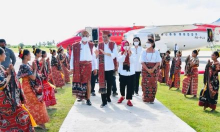 Tinggalkan Ende, Presiden Tiba di Sumba Timur