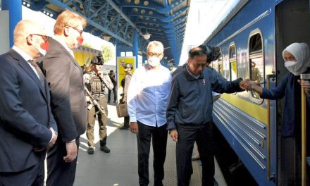 Presiden Jokowi dan Ibu Iriana Tiba di Kyiv