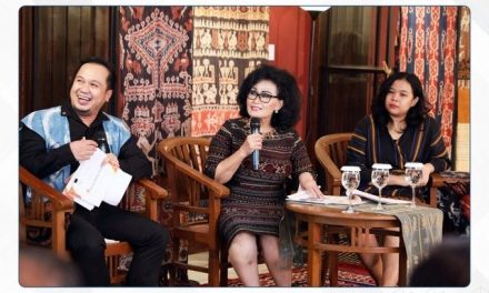 Pembina IKAWATI menjadi narasumber dalam kegiatan Rotary Club Jakarta