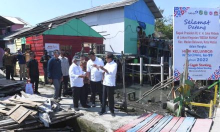 Presiden Jokowi Tinjau Penataan Kawasan dan Rumah Layak Huni di Permukiman Belawan