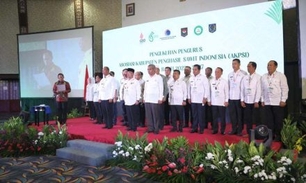 Kukuhkan Pengurus AKPSI, Mendagri Tekankan Perlunya Konsep Dukungan terhadap Industri Sawit
