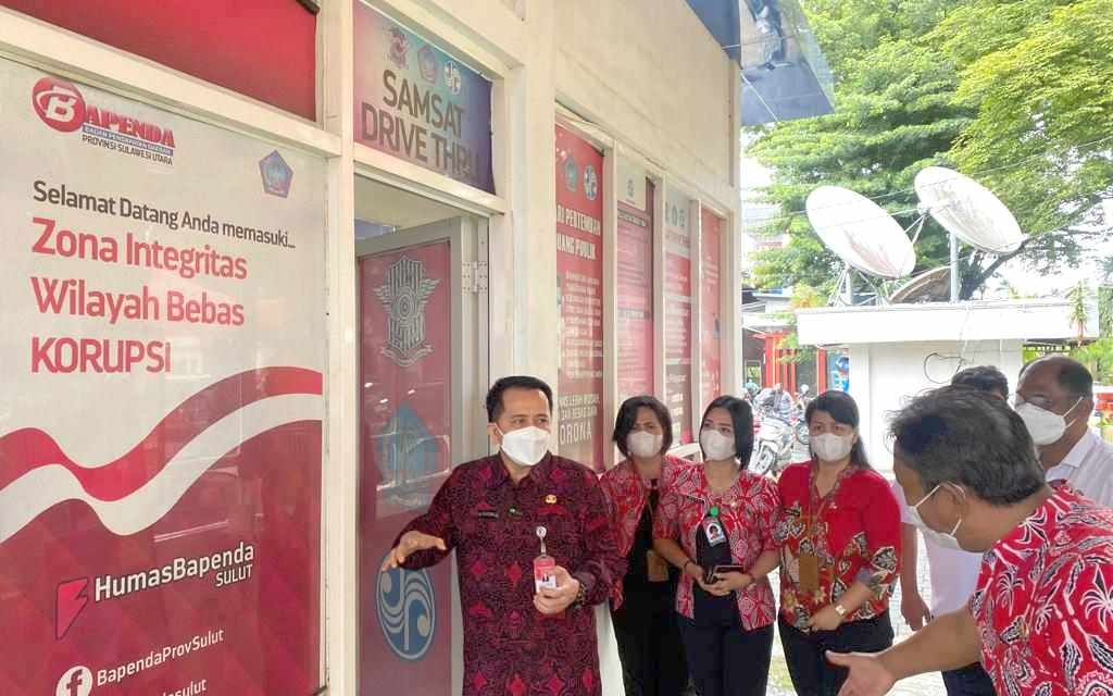 Tinjau Samsat Manado, Dirjen Bina Keuda Apresiasi Inovasi Samsat di Sulawesi Utara