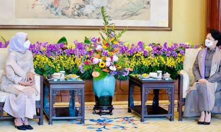 Saat Ibu Iriana Dijamu Minum Teh oleh Madam Peng Liyuan