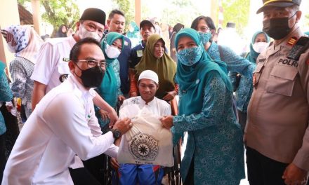 Peringati Hari Keluarga Nasional, Hari Anak Nasional, dan HUT ke-77 RI, TP PKK Pusat Salurkan Bantuan Pemerintah