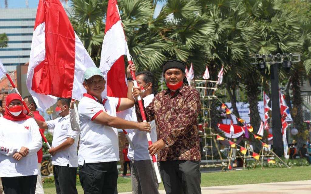 Mendagri Serahkan Bendera Merah Putih kepada Mantan Napiter