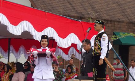 Pimpin Upacara HUT ke-77 RI di PLBN Badau, Kepala BSKDN Sampaikan Pesan Mendagri