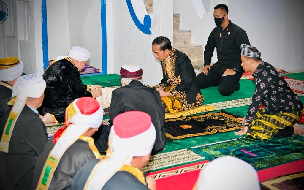 Awali Kunker, Presiden Ikuti Prosesi Penyematan Gelar Kesultanan Buton