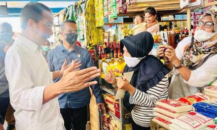 Presiden Sapa Warga Baubau di Pasar Wameo
