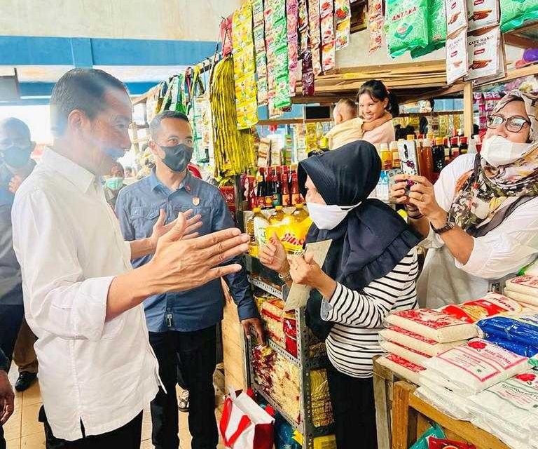 Presiden Sapa Warga Baubau di Pasar Wameo