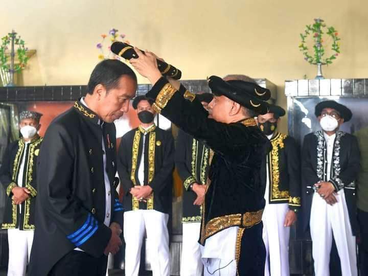 Kunjungi Kesultanan Ternate, Presiden Jokowi Dianugerahi Gelar Adat Kesultanan