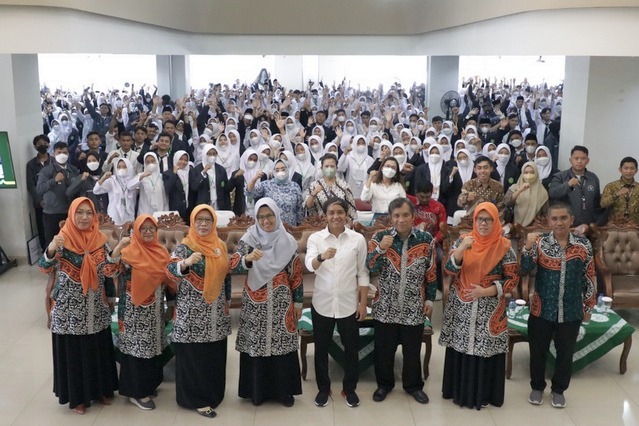 Intelektual dan Adab, Dua Faktor yang Perlu Dimiliki Seorang Pemimpin
