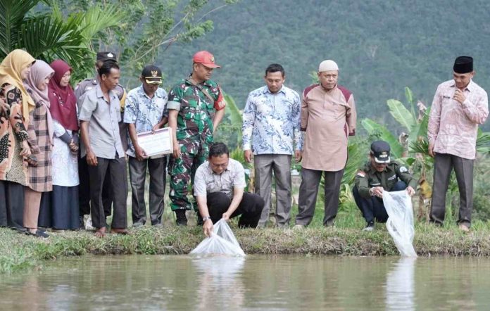 38.000 Benih Ikan Dilepas Bupati Safaruddin Di Balai Panjang
