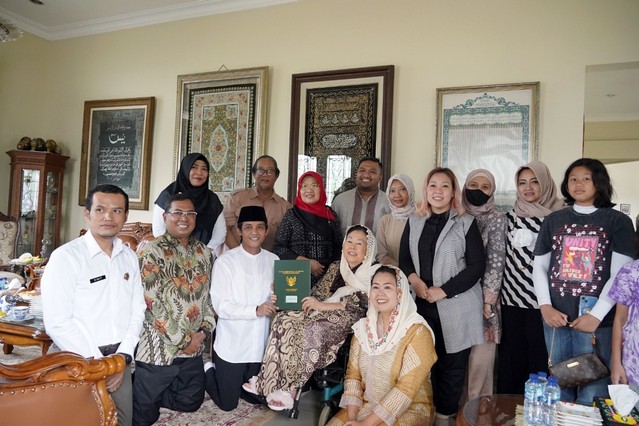 Wakil Menteri ATR/Wakil Kepala BPN Serahkan Sertipikat Yayasan Gus Dur