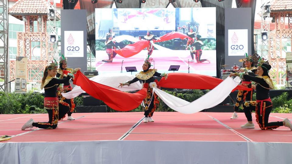 Lomba Senam Kreasi Nusantara Meriahkan HANTARU 2022 dan Indonesia UMKM Expo