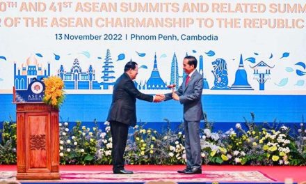 Indonesia Terima Keketuaan ASEAN 2023 dari Kamboja
